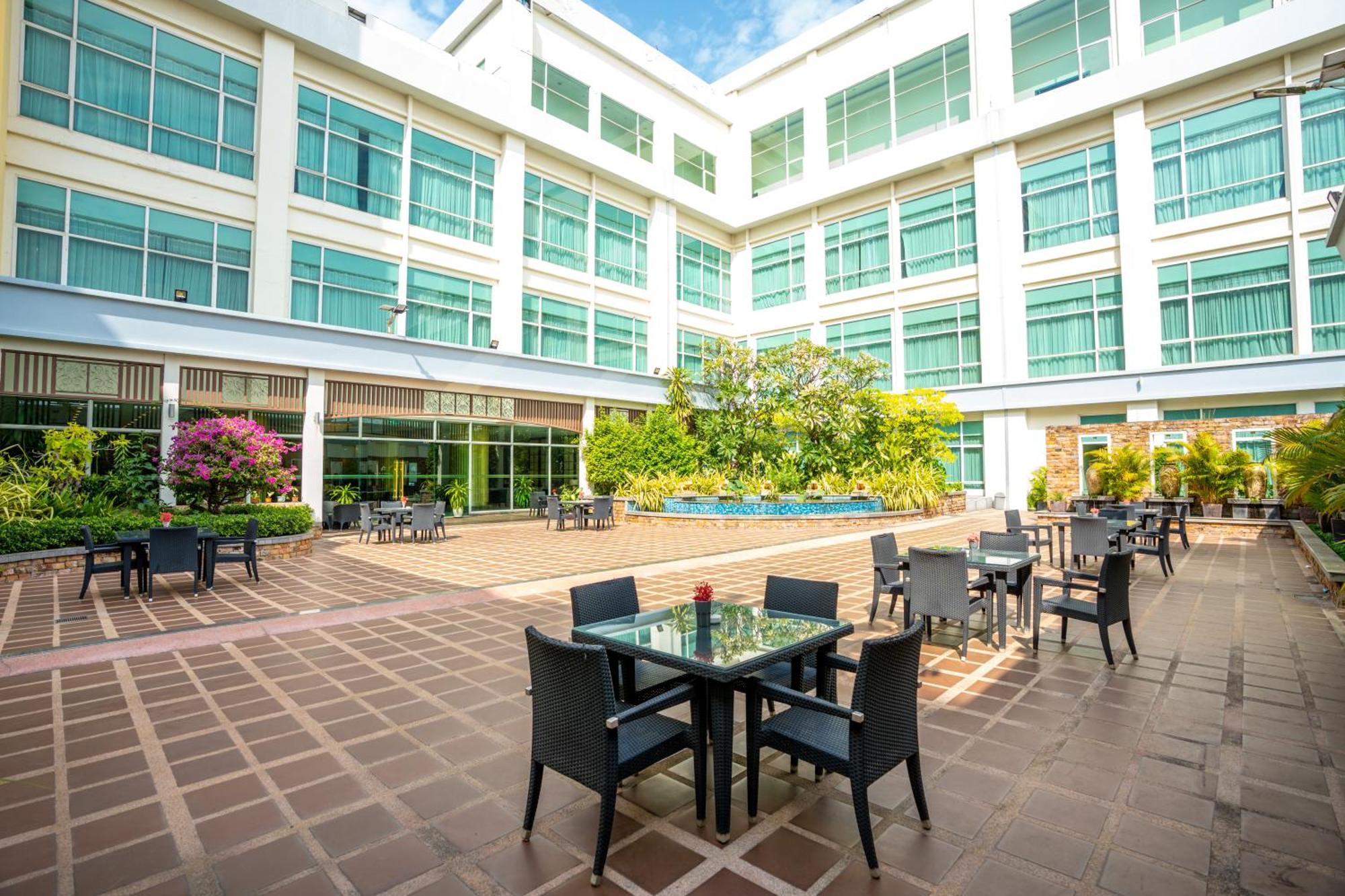 Dara Airport Hotel Phnom Penh Exterior photo