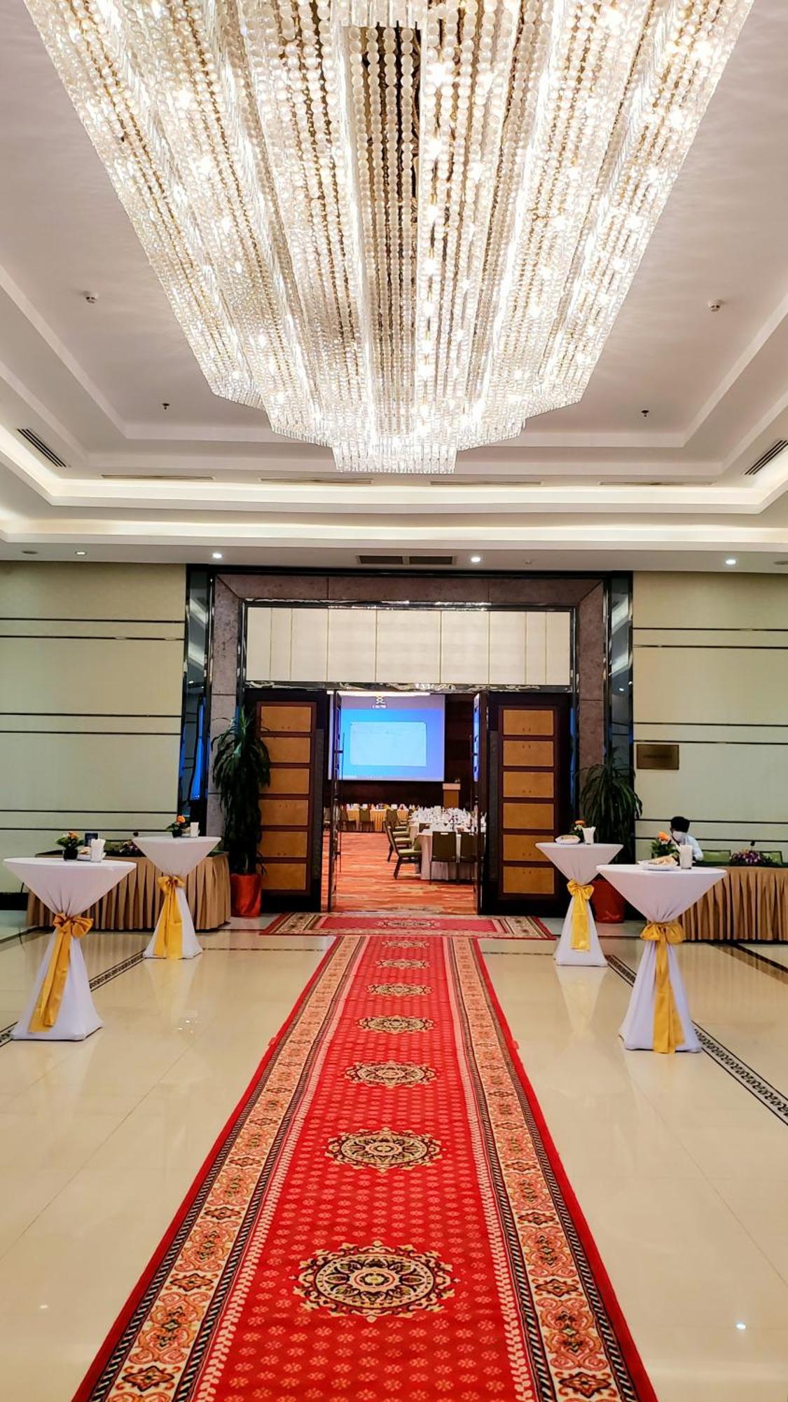 Dara Airport Hotel Phnom Penh Exterior photo